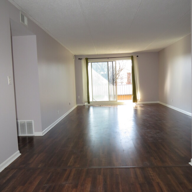 Building Photo - 5S070 Pebblewood Ln
