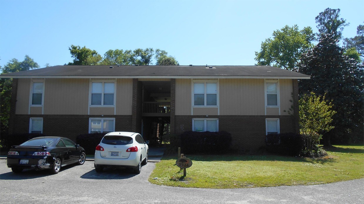 Primary Photo - 1015 Elm St