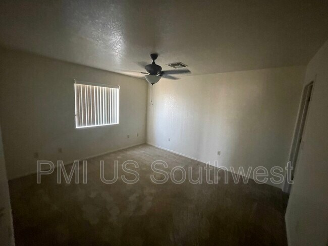 Foto del edificio - 825 Gemstone Ave