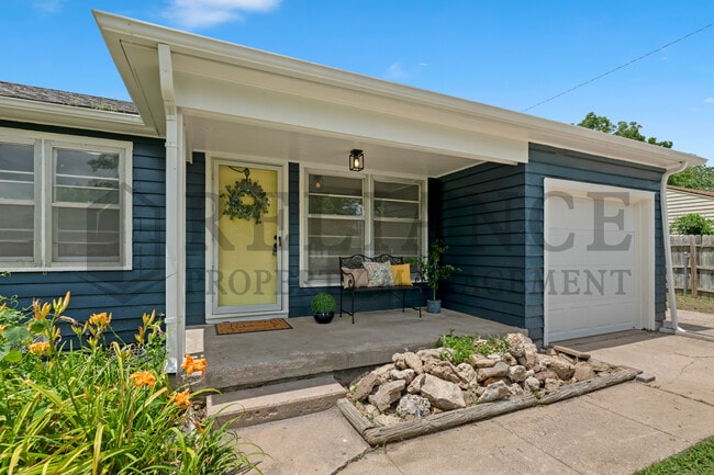 Building Photo - 3301 S Osage Ave