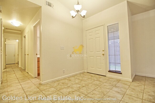 Building Photo - 3 br, 2 bath House - 75 Hawthorne Dr