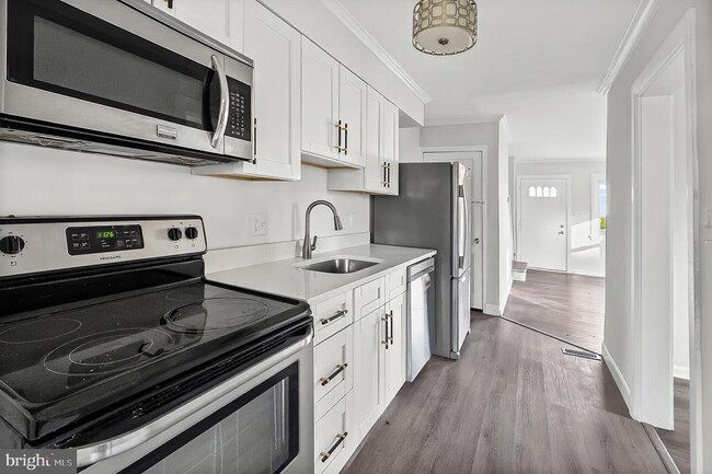 Building Photo - 30 N Athol Ave