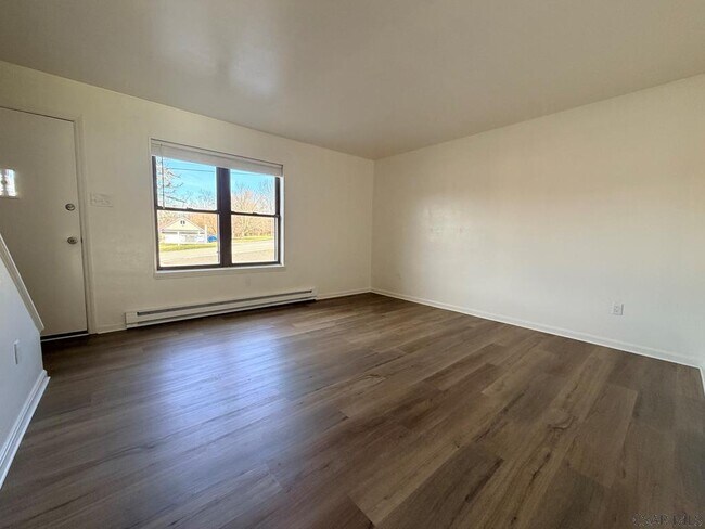 Foto del edificio - 302 Walters Ave