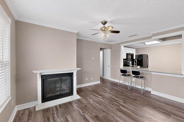 Foto del edificio - 2200 E Trinity Mls Rd