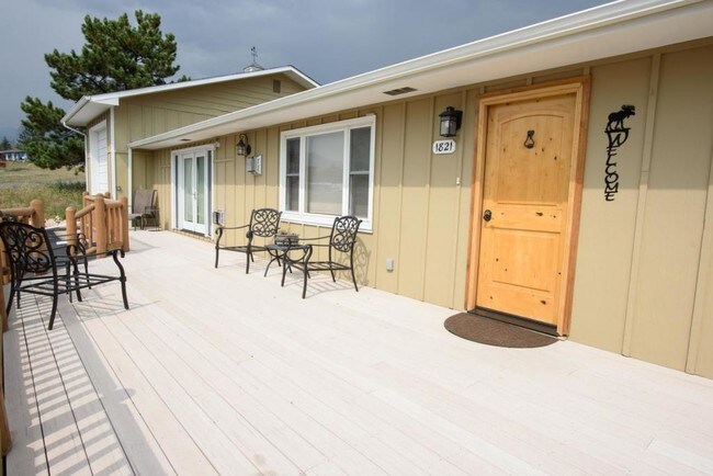 Foto del edificio - 1821 Raven Ave