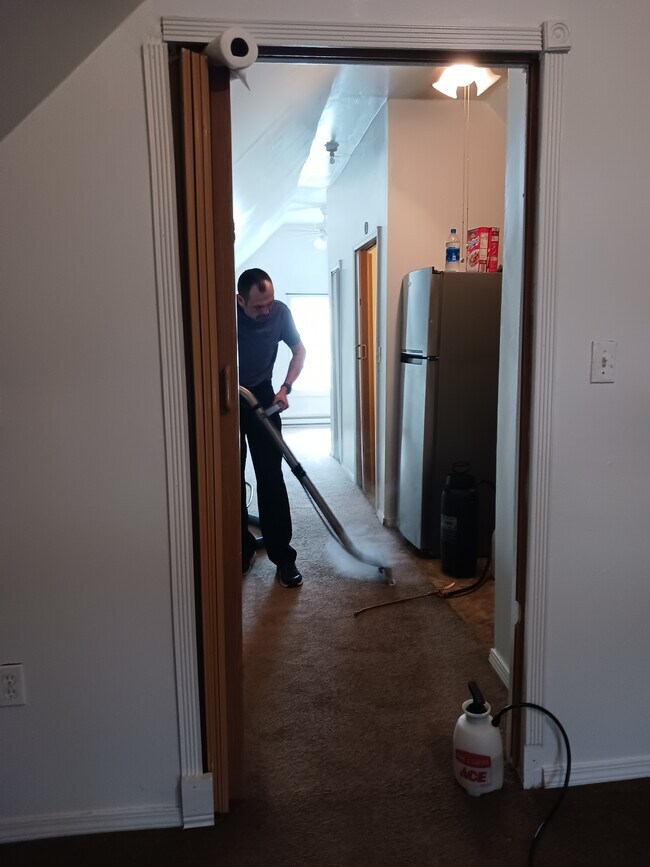 15448 Calcutta Ave Unit Spacious 1BR, Cleveland, OH 44110 Apartments