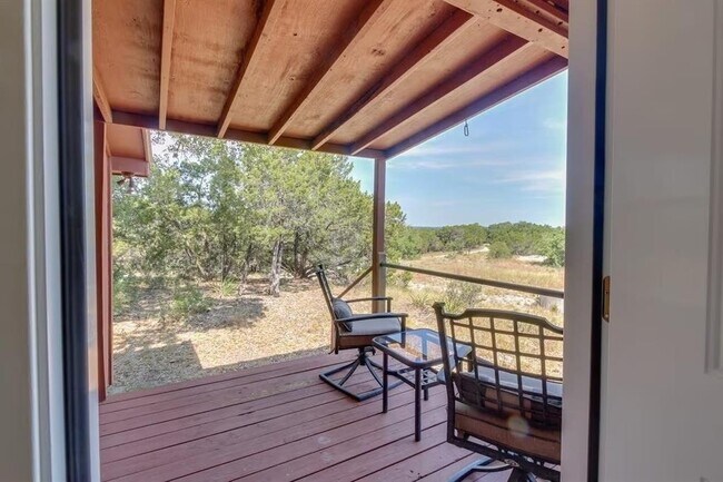 Foto del edificio - 7445 McGregor Ln