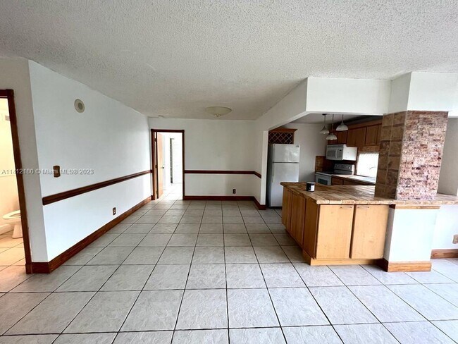 Building Photo - 17021 N Bay Rd