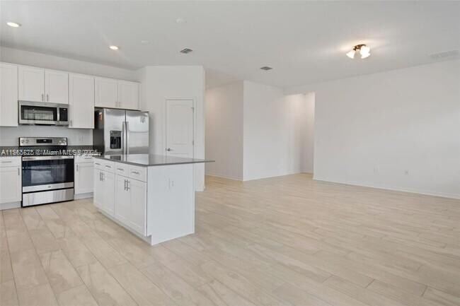 Building Photo - 724 Grove