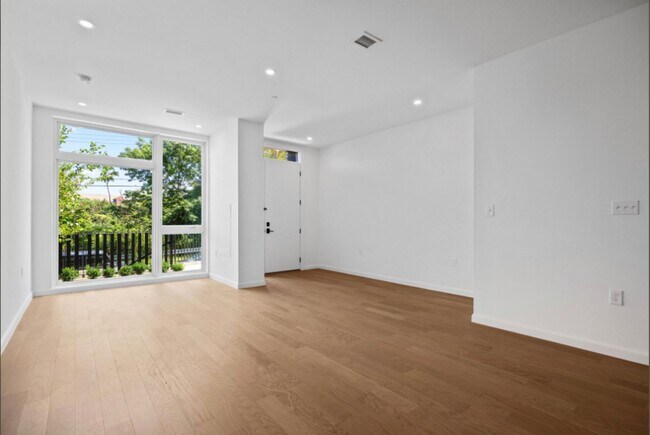 Building Photo - Brand New Contruction Townhome 3 bedrooms ...