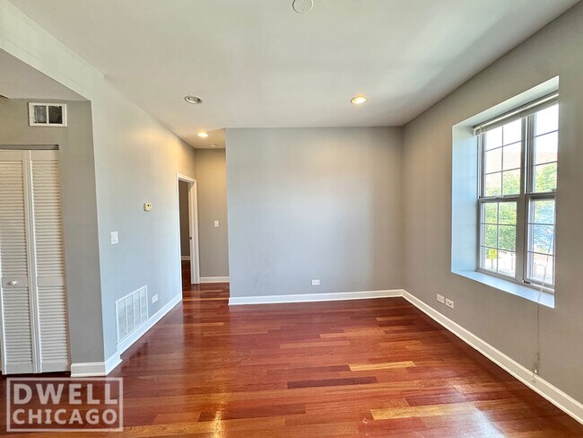 Foto del edificio - 3205 W George St