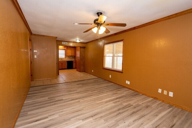 Building Photo - Bartlesville bungalow with 3 bedrooms and ...