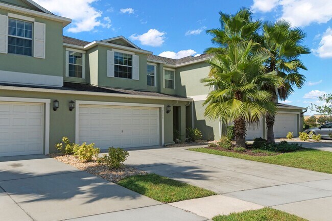 Foto del edificio - MOVE IN SPECIAL- 4/2.5 Town Home w/ Loft a...