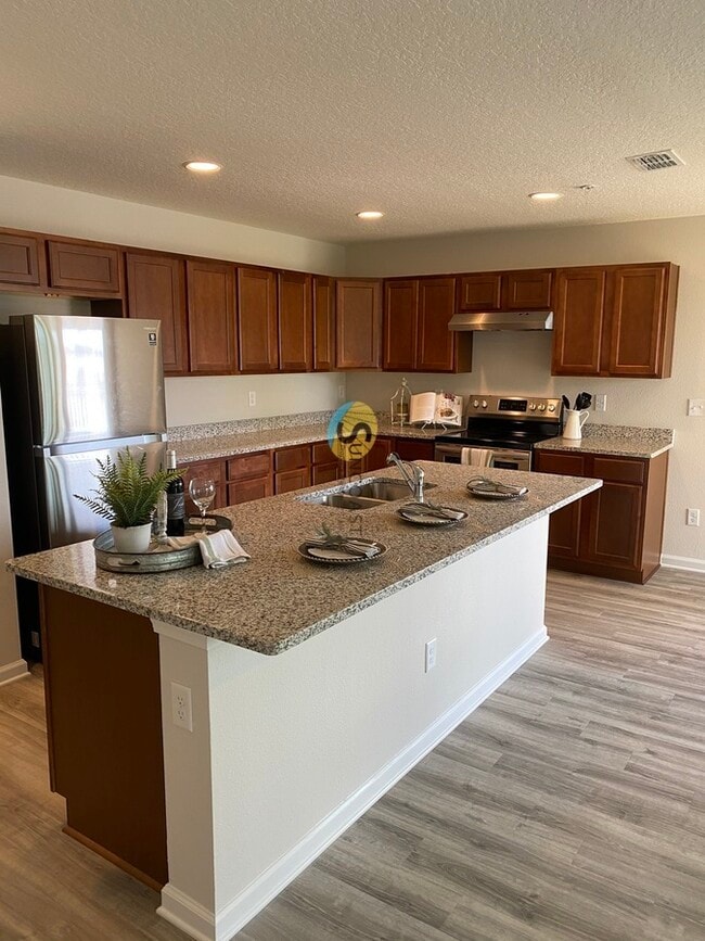 Foto del edificio - Spacious 2-Bedroom Lakeview Retreat ? Idea...