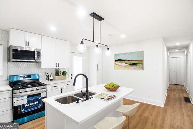 Foto del edificio - 2148 Green Forrest Dr