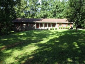 Building Photo - 2795 Happy Hollow Dr SE