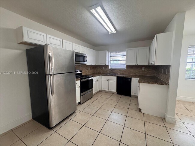 Foto del edificio - 407 NW 7th Ct
