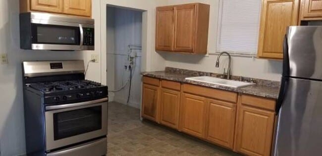 Building Photo - Beautiful 3bd1ba SF House with a Huge Yard...