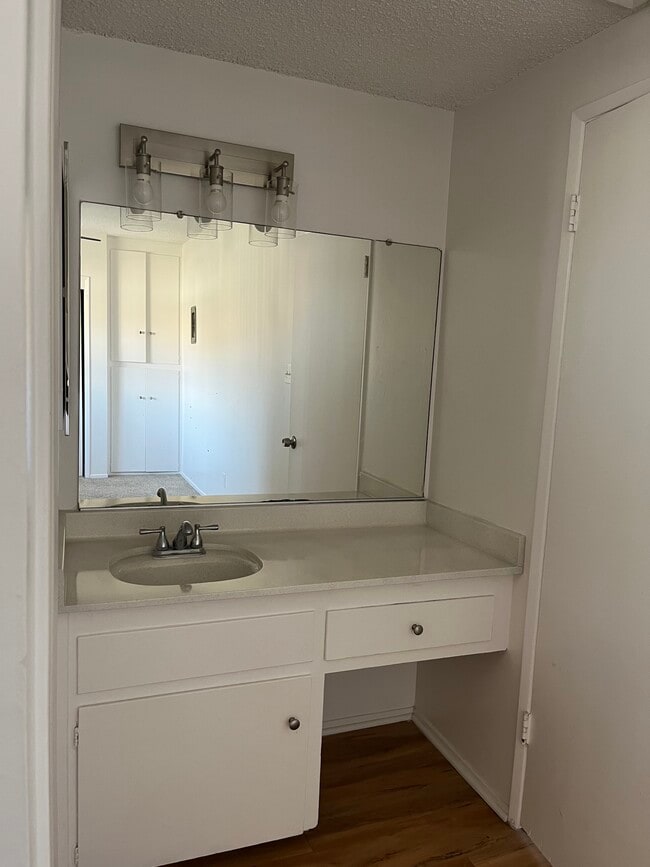 Building Photo - Downey West Garden Apartments