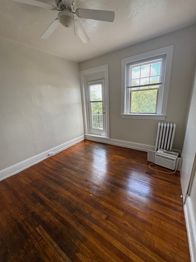Middle Bedroom, 3BR - 1118 Grove Ave
