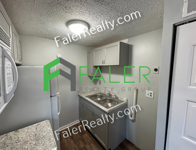 Building Photo - Quaint 1-bedroom apartment with Updates Ga...