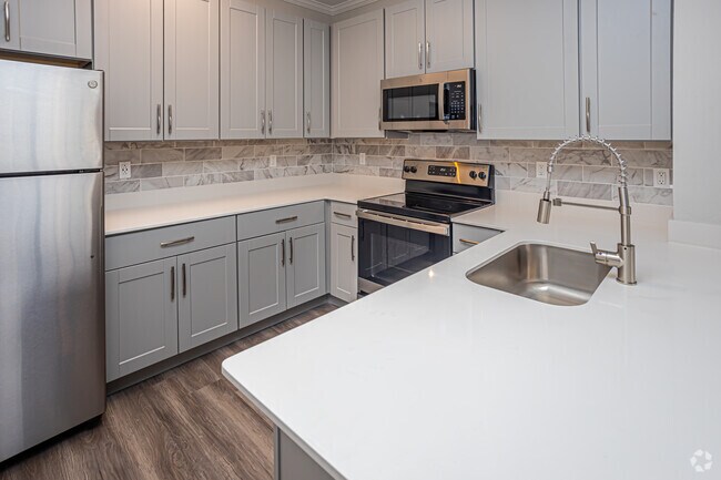 1HAB, 1BA - 849SF de planta superior - 61Ninety West