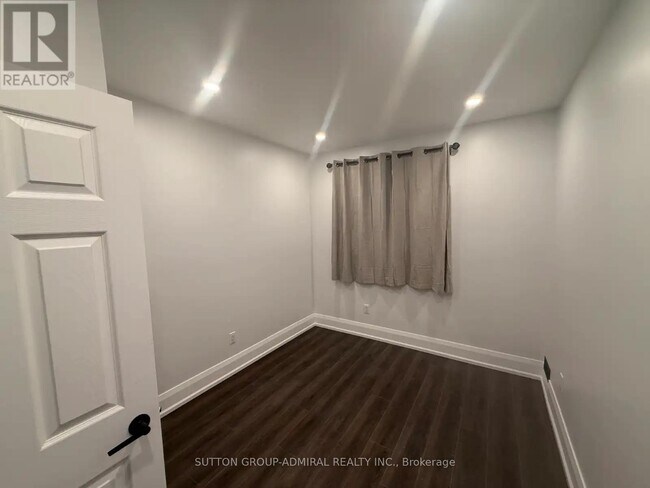 Building Photo - 115 Stonebriar Dr