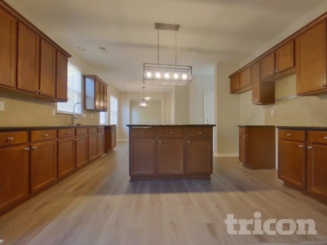 Building Photo - 808 Wade Farm Dr