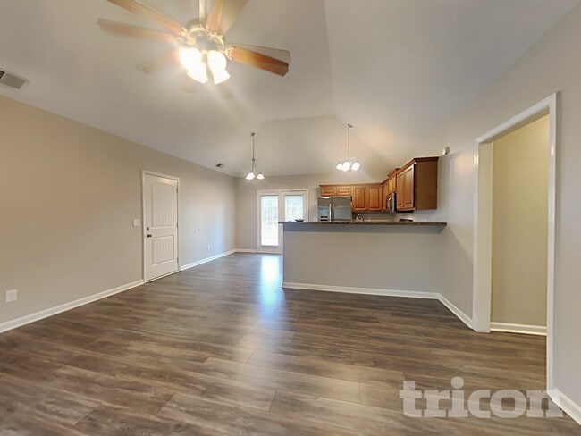 Building Photo - 414 Niagra Ln