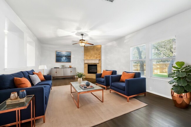 Building Photo - 4 bedroom 3.5 bathroom located in Alamo Ra...