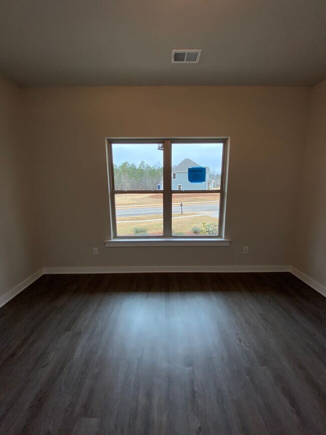 Foto del edificio - Home for Rent in Jemison, AL...  Available...