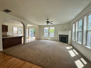 Building Photo - 728 SE Bayshore Cir