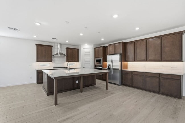 Foto del edificio - Brand New! Never Lived In! 5 Bedrooms!