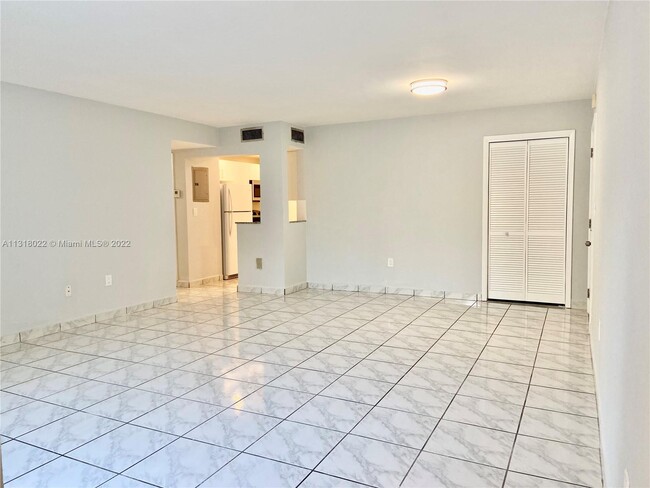 Building Photo - 9354 SW 77th Ave
