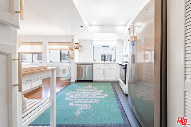 Building Photo - 1001 Figueroa Terrace