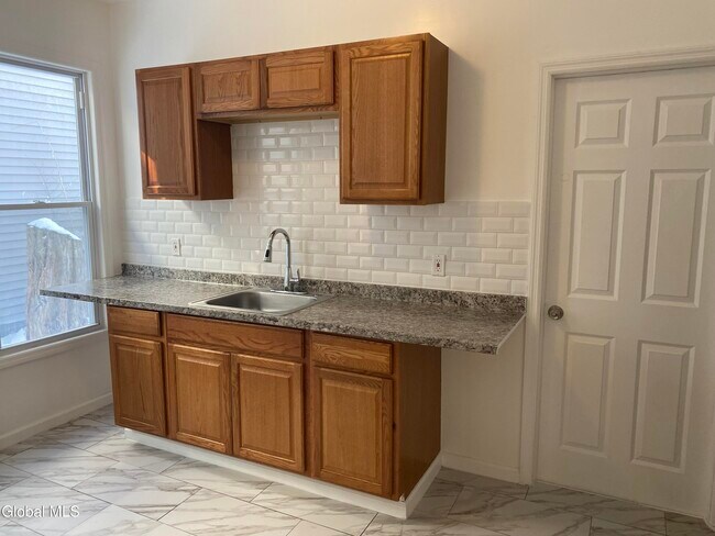 Foto del edificio - 407 Victory Ave