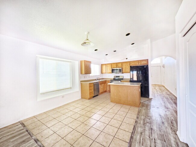 Building Photo - Nice, 1 Level, 4 Bedroom Home in Northern Meadows