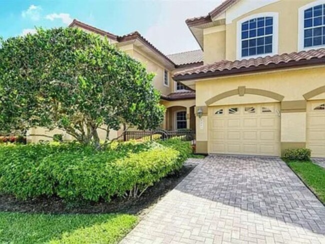 Building Photo - 8263 Miramar Way