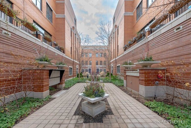 Foto del edificio - 1117 W Monroe St