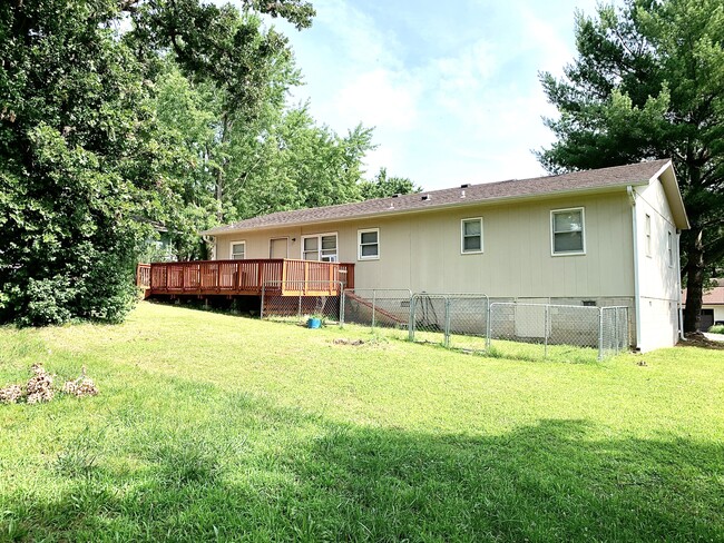 Building Photo - 306 Larry Pl