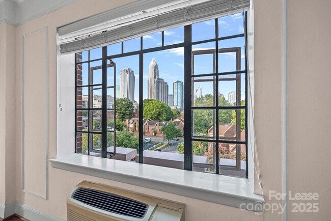 Building Photo - 301 W 10th St