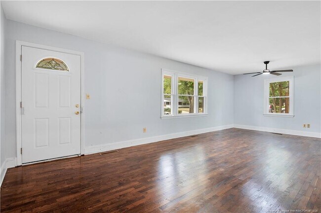 Foto del edificio - 4914 Walnut Dr