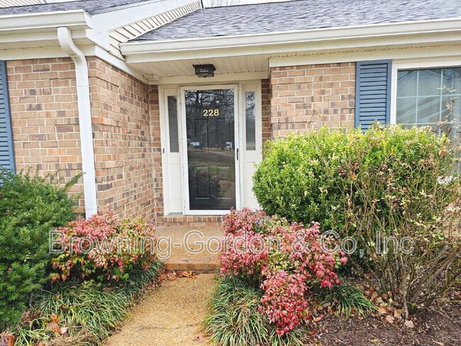 Foto del edificio - 228 Brattlesboro Pl