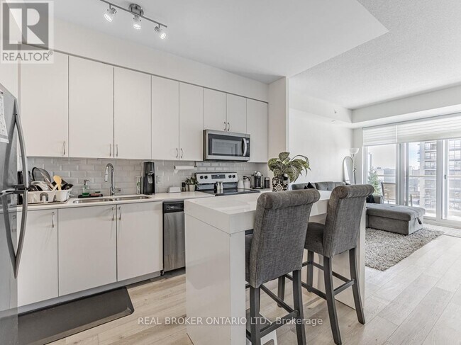 Photo du bâtiment - 3220-3220 Sheppard Ave E