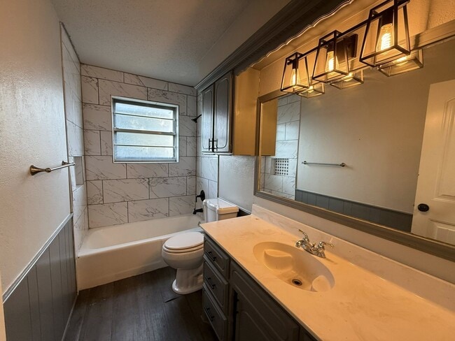 Building Photo - 4320 Suntane Cir