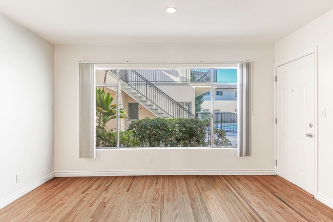 Building Photo - 809 Flora Dr