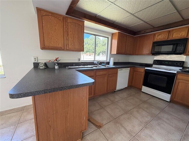 Building Photo - 803 Calabria Dr