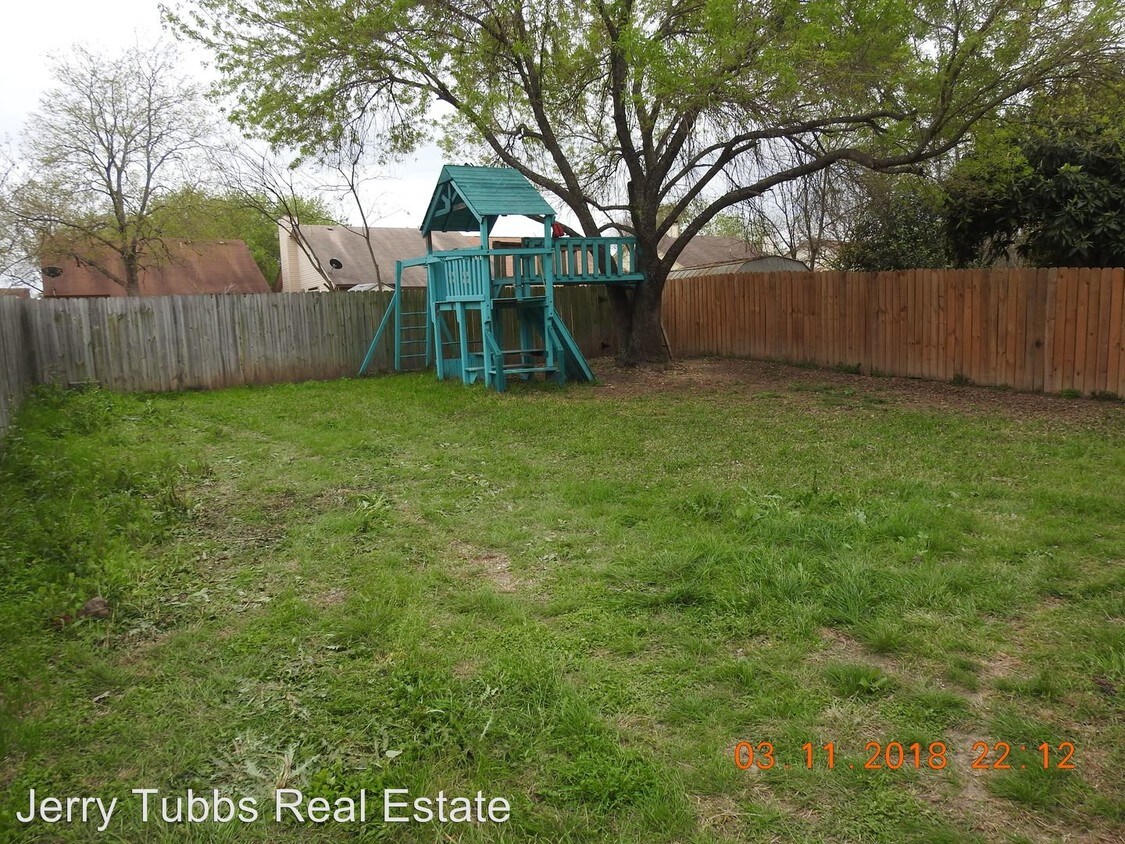 Building Photo - 3 br, 2.5 bath House - 10018 Birch Field