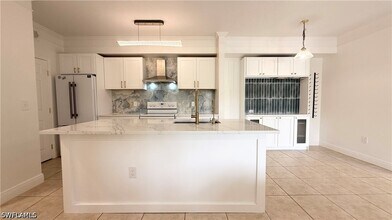 Building Photo - 11500 Villa Grand