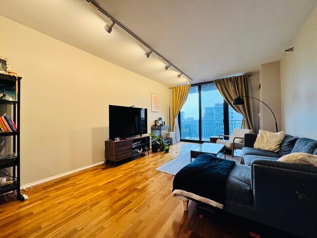 Foto del edificio - 330 N Jefferson St
